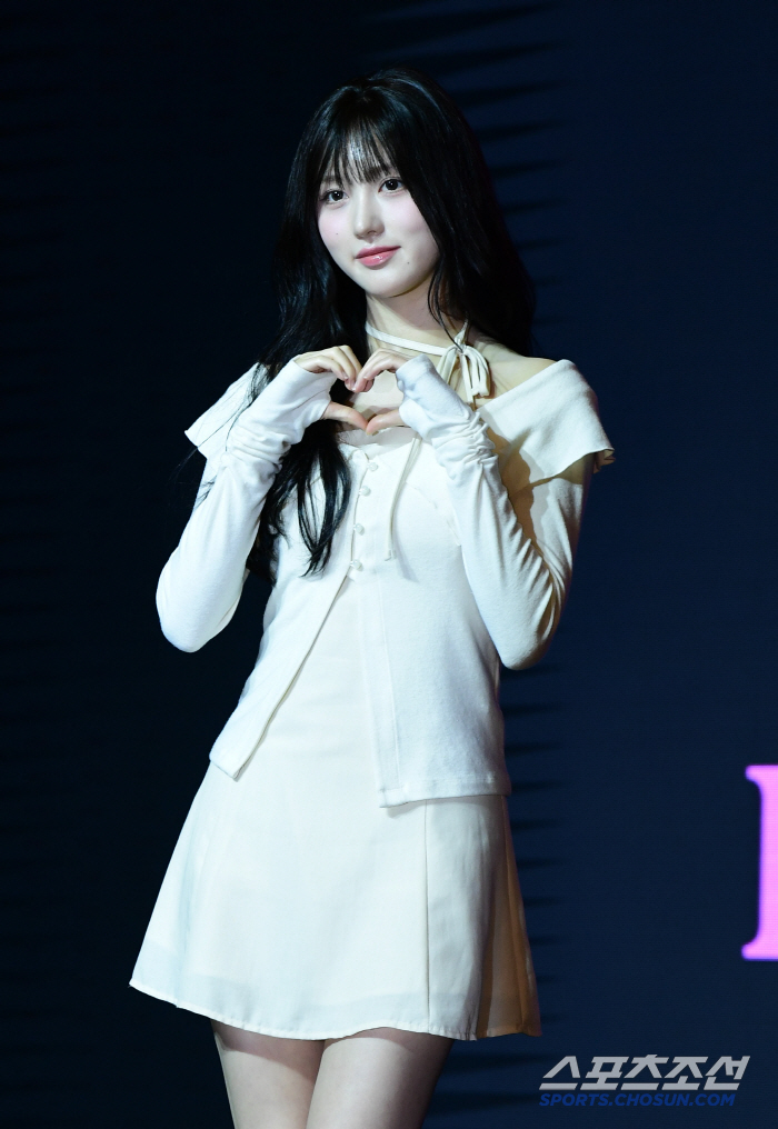  I.V's autumn comeback stage greeting