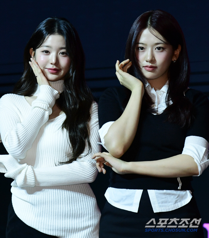 Jang Won Young An Yujin's different eye contact greeting