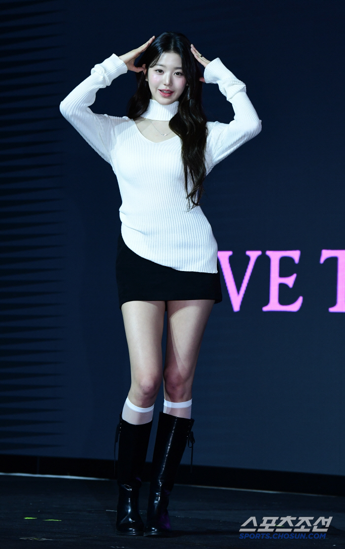  WON YOUNG, cute and lively