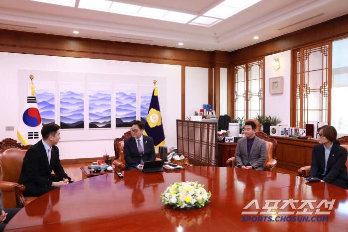 Rep. Woo Saeng-soon Legend Lim Oh-kyung X Table Tennis Legend Yoo Seung-min, president-elect of the Korea Sports Council, for the development of sports in Korea!