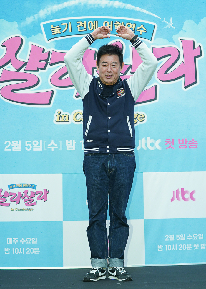  The average age of 52.8 years old, Sung Dong-il, Kim Kwang-gyu, Jang Hyuk, Um Ki-jun, and Shin Seung-hwan's left-handed English challenge JTBC Shalashala 