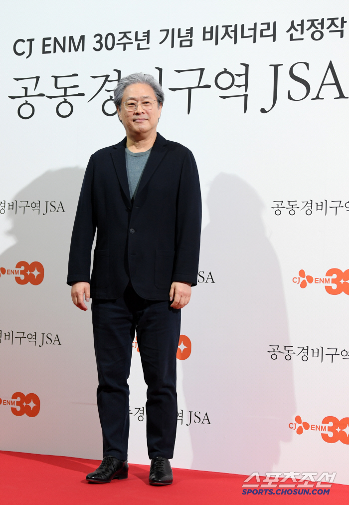 Director Park Chanwook's excitement