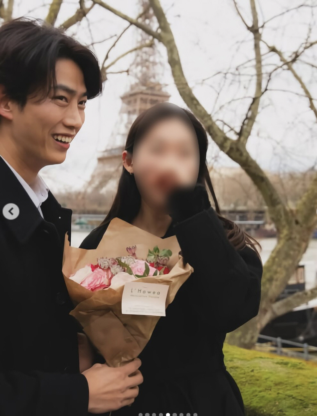 2PM’s Ok Taecyeon Reportedly Engaged Proposal Photo in Paris Goes Viral