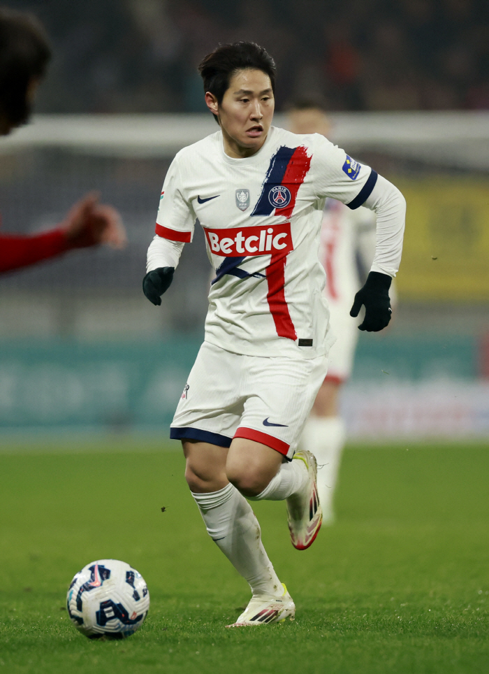 Lee Kangin is going to win again! 95% Pass Success Rate Crazy Soccer Power PSG Overpowered Le Mans 20 to advance to the quarterfinals of the Coupe de France