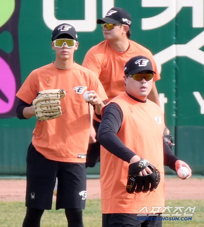 There's also a welcome face that didn't renew the contract. The honor of dealing with Hanwha, an Aquo audition in advance?