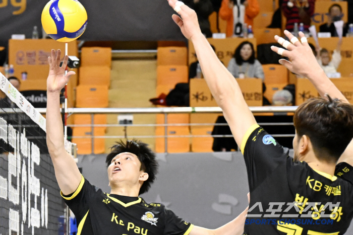 The eyes of the national setter who found the gap of the strongest team in 16 consecutive wins  bold reverse idea  Kyungmin University Miracle 