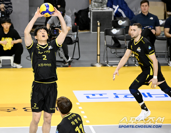 The eyes of the national setter who found the gap of the strongest team in 16 consecutive wins  bold reverse idea  Kyungmin University Miracle 