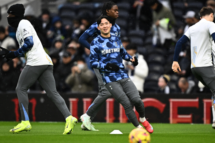 Friendly Yang Min-hyuk already has a QPR best friend, born in 2003 with a British brother...Minhyeok and Future Drawn come back to compete in Tottenham's summer