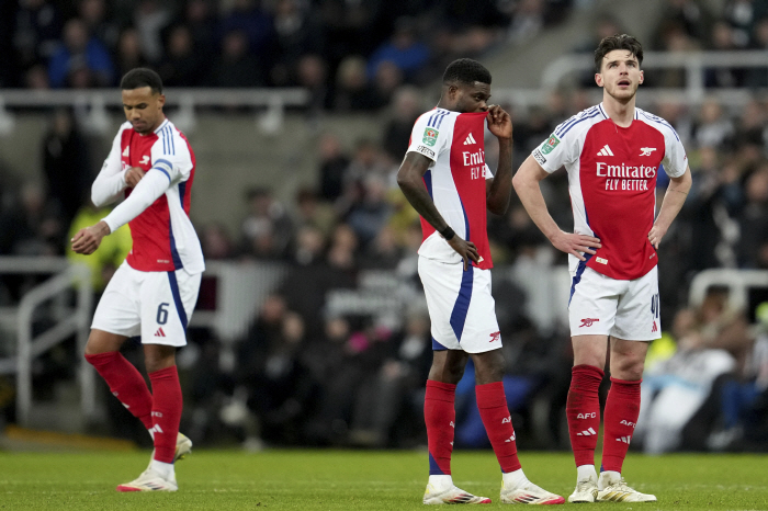 How many on earth do we miss, 34 shots 0 goals Arsenal's extreme decision...0-2 loss to Newcastle again, no relation! a terrible jinx