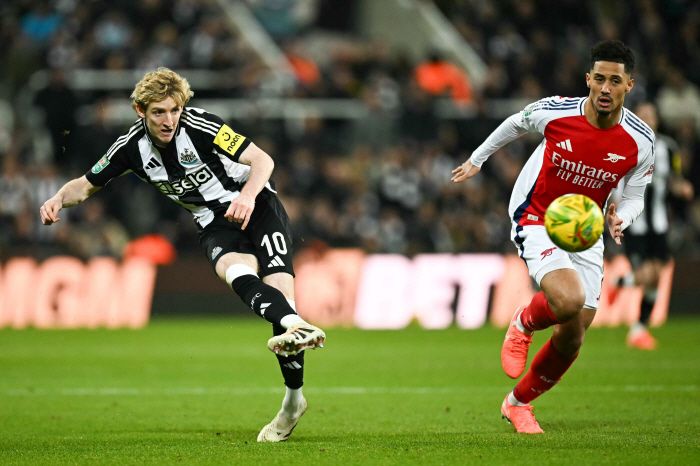 How many on earth do we miss, 34 shots 0 goals Arsenal's extreme decision...0-2 loss to Newcastle again, no relation! a terrible jinx