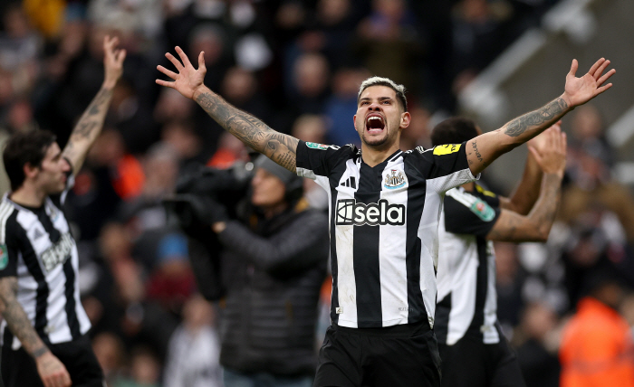 How many on earth do we miss, 34 shots 0 goals Arsenal's extreme decision...0-2 loss to Newcastle again, no relation! a terrible jinx