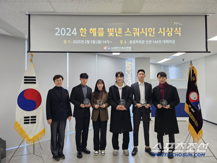 Kang Ho-seok, a squash player who shone through the year, won the Best Player Award, including Lee Min-woo X Heo Min-kyung X Na Joo-young
