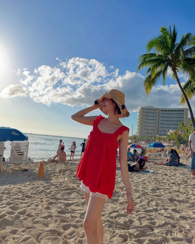  Enjoyed the sea breeze on the yacht, Jeong Somin, in Hawaii