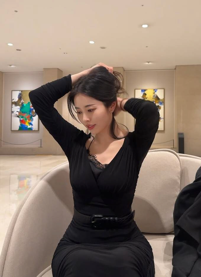  Seo Dong-ju reveals elegant updates ahead of marriage in June...beauty in a black dress