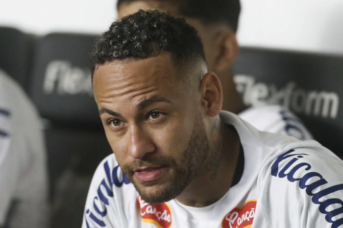 Was it a mental illness after all? Neymar, who flew far in the return match of his mother's Santos, surprised himself that he would run so well