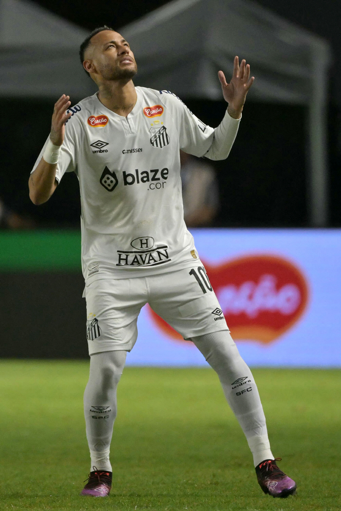 Was it a mental illness after all? Neymar, who flew far in the return match of his mother's Santos, surprised himself that he would run so well