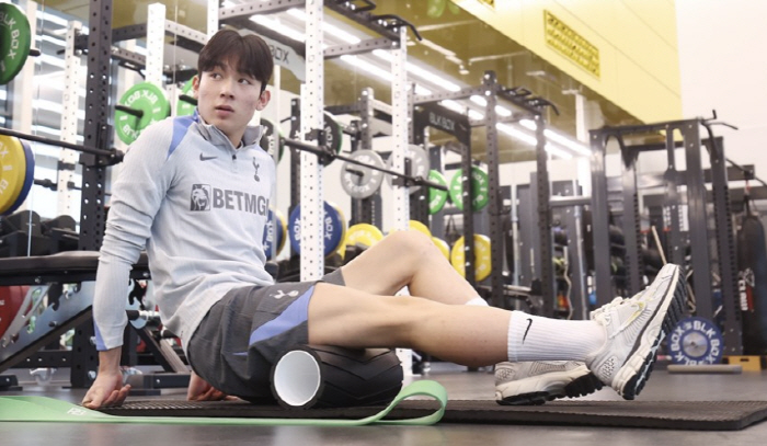 Yang Minhyuk is from the K League and Tel is from Germany Postecoglou, another absurd story. A completely different world