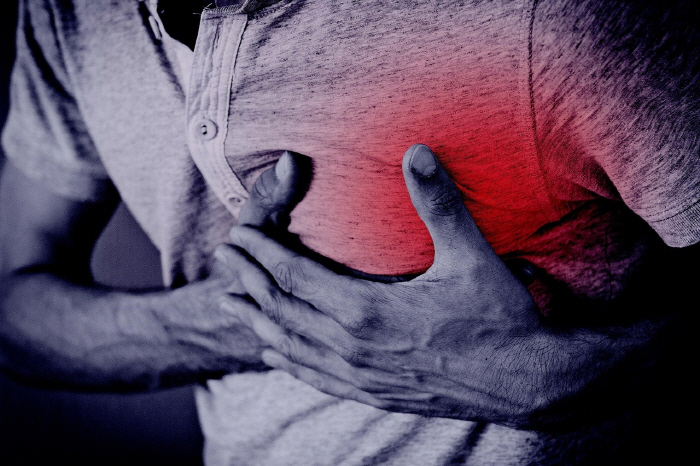 Watch out for a heart attack in winter...How to deal with squeezing pain angina?