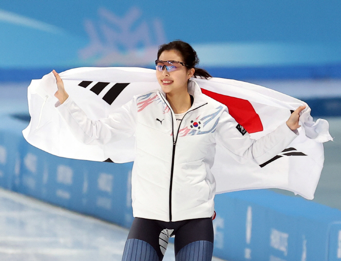 0.004 seconds! Lee Na-hyun's 100m surprise gold medal, born in 2005!Kim Minsun 