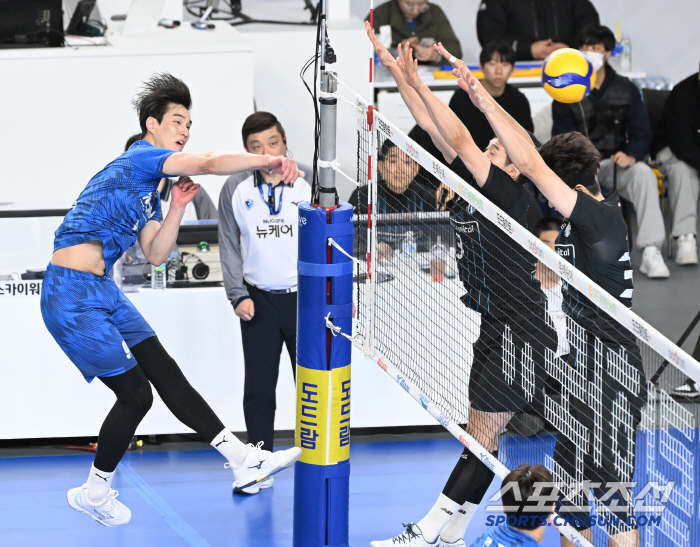 Even without foreigners, Seo Jae-deok, and Shin Young-seok, he won a set for the strongest first place, which is a compliment even though it is five consecutive losses. It wasn't bad with young players