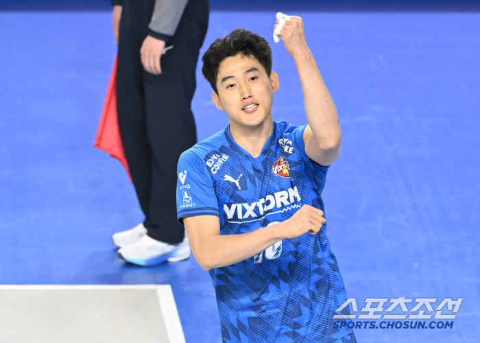 Even without foreigners, Seo Jae-deok, and Shin Young-seok, he won a set for the strongest first place, which is a compliment even though it is five consecutive losses. It wasn't bad with young players