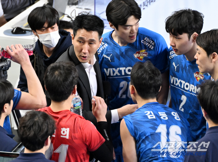 Even without foreigners, Seo Jae-deok, and Shin Young-seok, he won a set for the strongest first place, which is a compliment even though it is five consecutive losses. It wasn't bad with young players