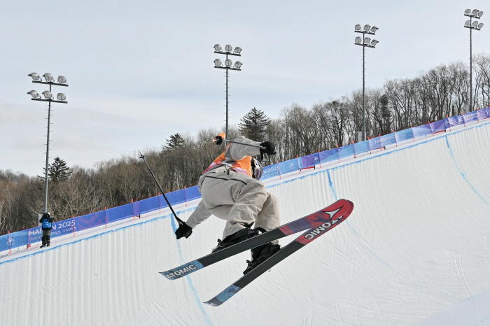  Halfpipe Lee Seung-hoon, Freeski's first Asian Games gold medal, Moon Hee-sung → Women's team leader Yoo Jin-do is also harvested