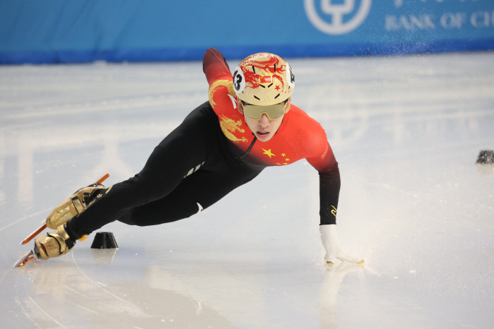  Lin Xiaojun was the most alert Park Ji-won, Sung-woo, won the men's 500m short track side by side