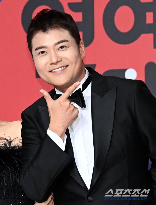 Hong Ju-yeon and Pink Jeon Hyun-moo are getting married in March…I got a lot of congratulatory calls last week