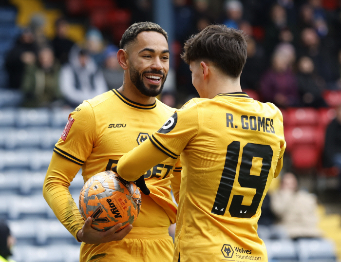Oh! Hwang Hee-chan, the first player of the season to start after 4 games of injury, exploded → Wolverhampton won 20 games against Blackburn