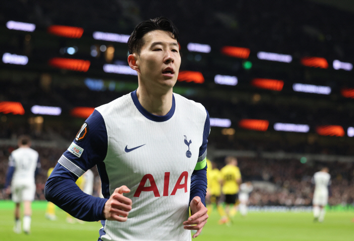 Son Heungmin's challenge to win is just beginning! FA Cup Trophy Jung A-jun...Isn't it the captain of Redknapp SON? → Shall we end the criticism with a scoring shot against Villa