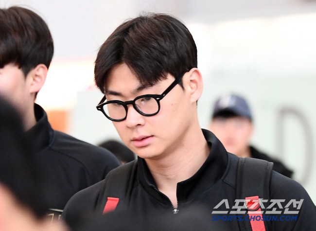 I saw the coach's interview... KIA Young-gun is worried about his first billion won salary? Why do I need to feel safe