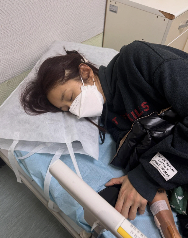Kim Bin-woo ends up in the emergency room. Unbearable pain