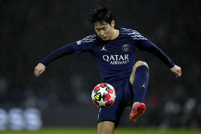Lee Kang-in is rumored to be transferred to the crazy EPL. Bring back Newcastle's second Zlatan Isaac and Swap Deal Kang In and Isaac Isaac