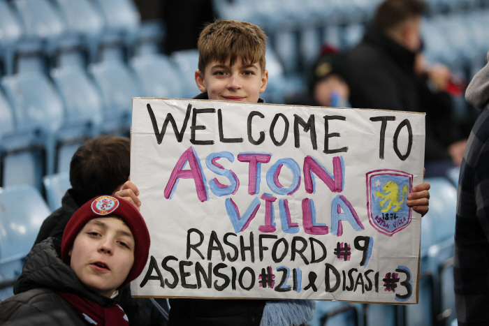 Oh! Son Heung-min blew a golden chance. Tottenham lost a point to Villa 1 minute after kick-off. 