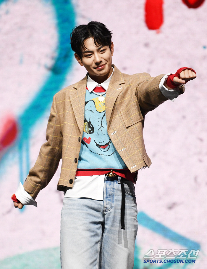  Even KEITA's point pose