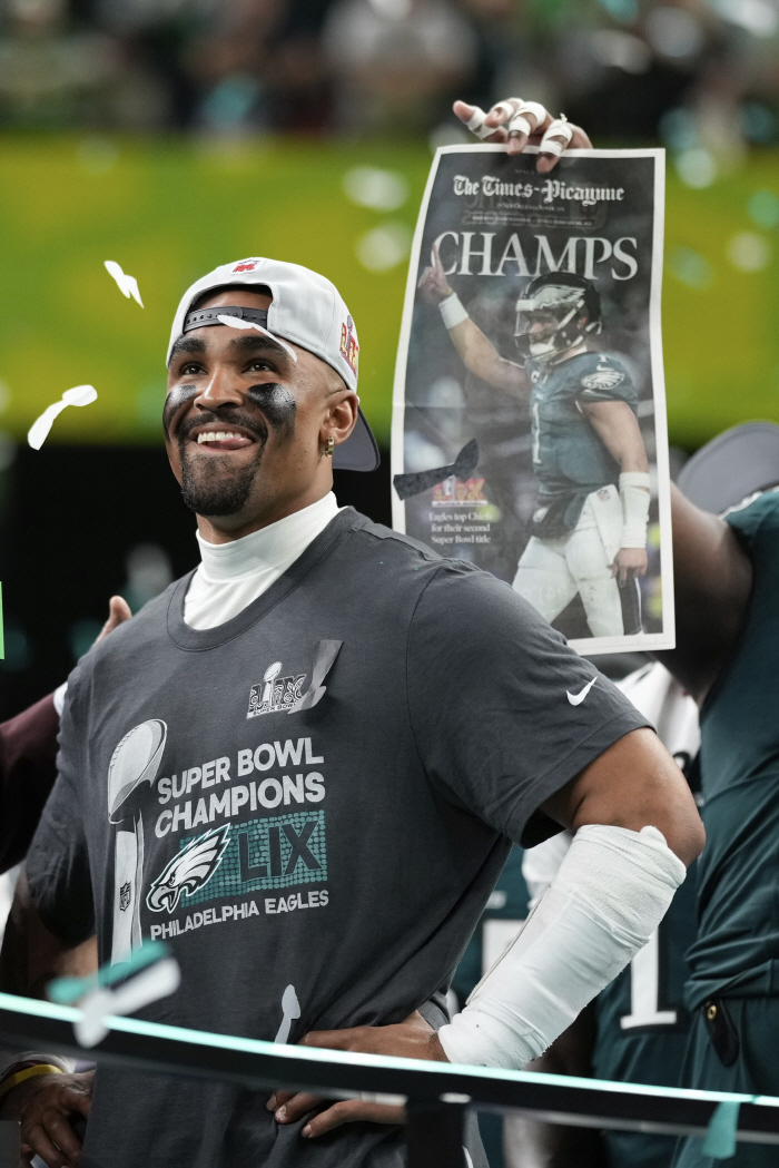 Underdog Rebellion Philadelphia Beat Kansas City to Win Super Bowl...Quarterback Hurts Becomes MVP