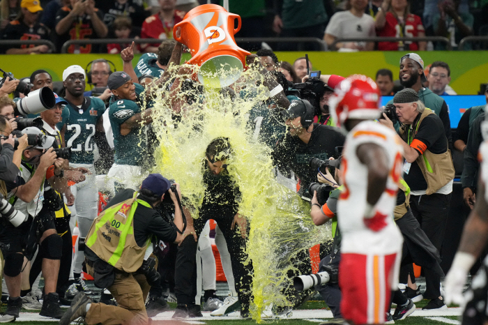 Underdog Rebellion Philadelphia Beat Kansas City to Win Super Bowl...Quarterback Hurts Becomes MVP