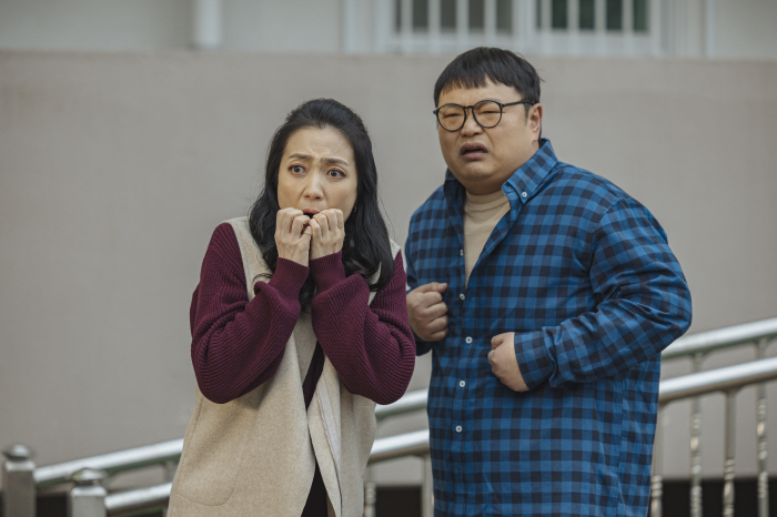 Kyung Soo-jin complains of pain from the noise between floors at 4 a.m..I wake up surprised by the roar