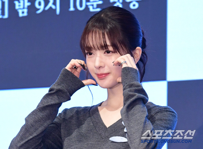  Roh Jung's deadly witch's cheek heart
