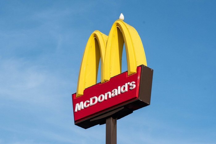 Why McDonald's Stock Is Soaring Despite E. coli Wave and Low Sales?