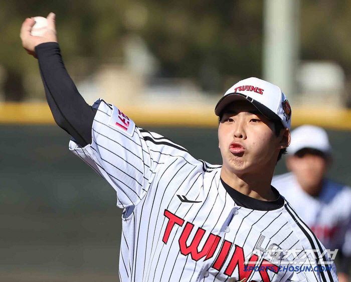 After 150km, Yum-ryang, who sighed 150km after 150km, made a fastball bullpen in a year? FA, hold king, rookie, all together