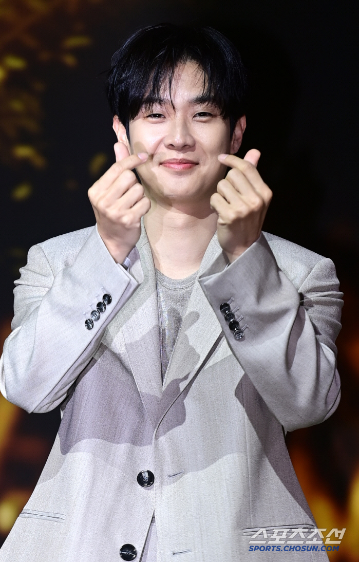  Choi Woo-sik, heart with a melodramatic smile