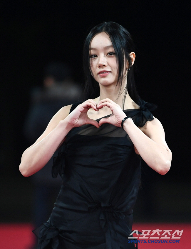 8 years open love Hyeri, haven't you forgotten your first love? You did well in soccer and studying. 