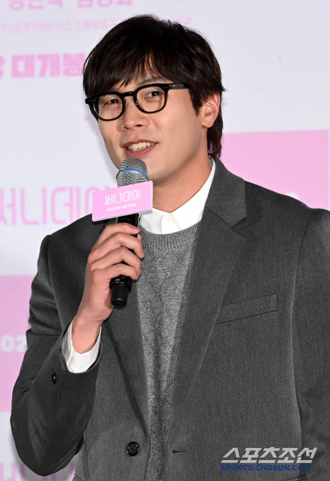 Choi Daniel's gift resale has been controversial..Get expensive sofas, put them in a used market