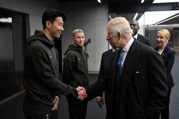 There is no such argument. Captain SON's dignity, who was confident in front of the king of England, is Tottenham truly considered a card to be discarded