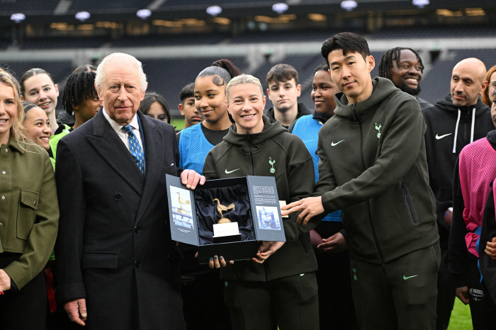 There is no such argument. Captain SON's dignity, who was confident in front of the king of England, is Tottenham truly considered a card to be discarded