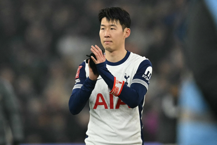 There is no such argument. Captain SON's dignity, who was confident in front of the king of England, is Tottenham truly considered a card to be discarded