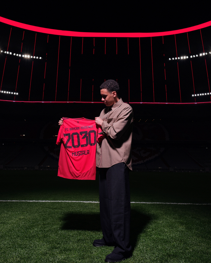 Kim Min-jae is gasping. 21-year-old Ballon d'Or-class talent, total 190 billion buyout 265 billion Bayern re-signing by 2030