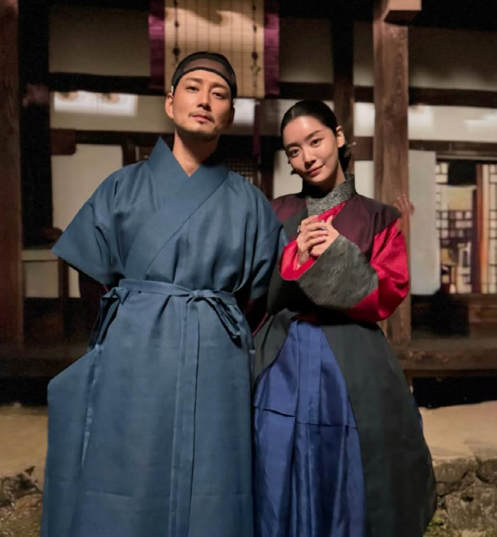 Cha Cha Joo-young and Won-kyung wanted to run away, but..a glaring miss